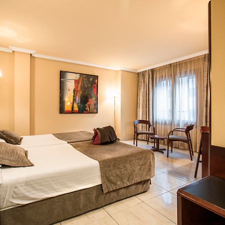 Yomo Imperial Hotel ซานต์จูเลีย เด โลเรีย ภายนอก รูปภาพ