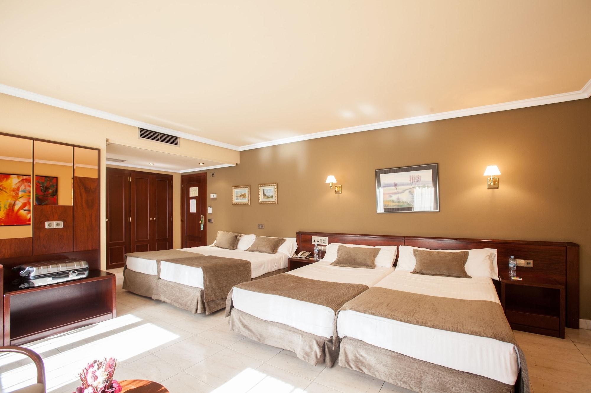 Yomo Imperial Hotel ซานต์จูเลีย เด โลเรีย ภายนอก รูปภาพ