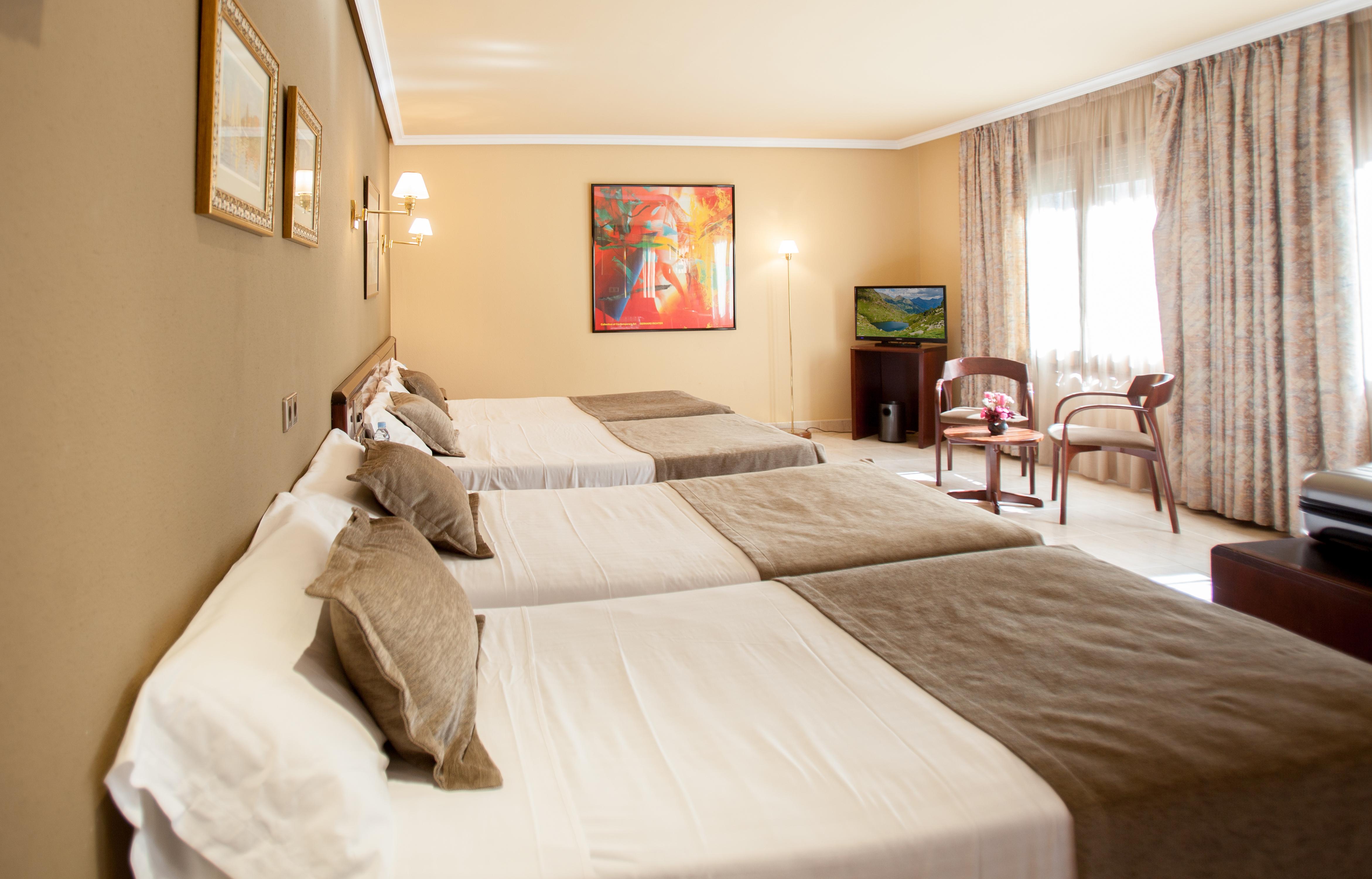 Yomo Imperial Hotel ซานต์จูเลีย เด โลเรีย ภายนอก รูปภาพ