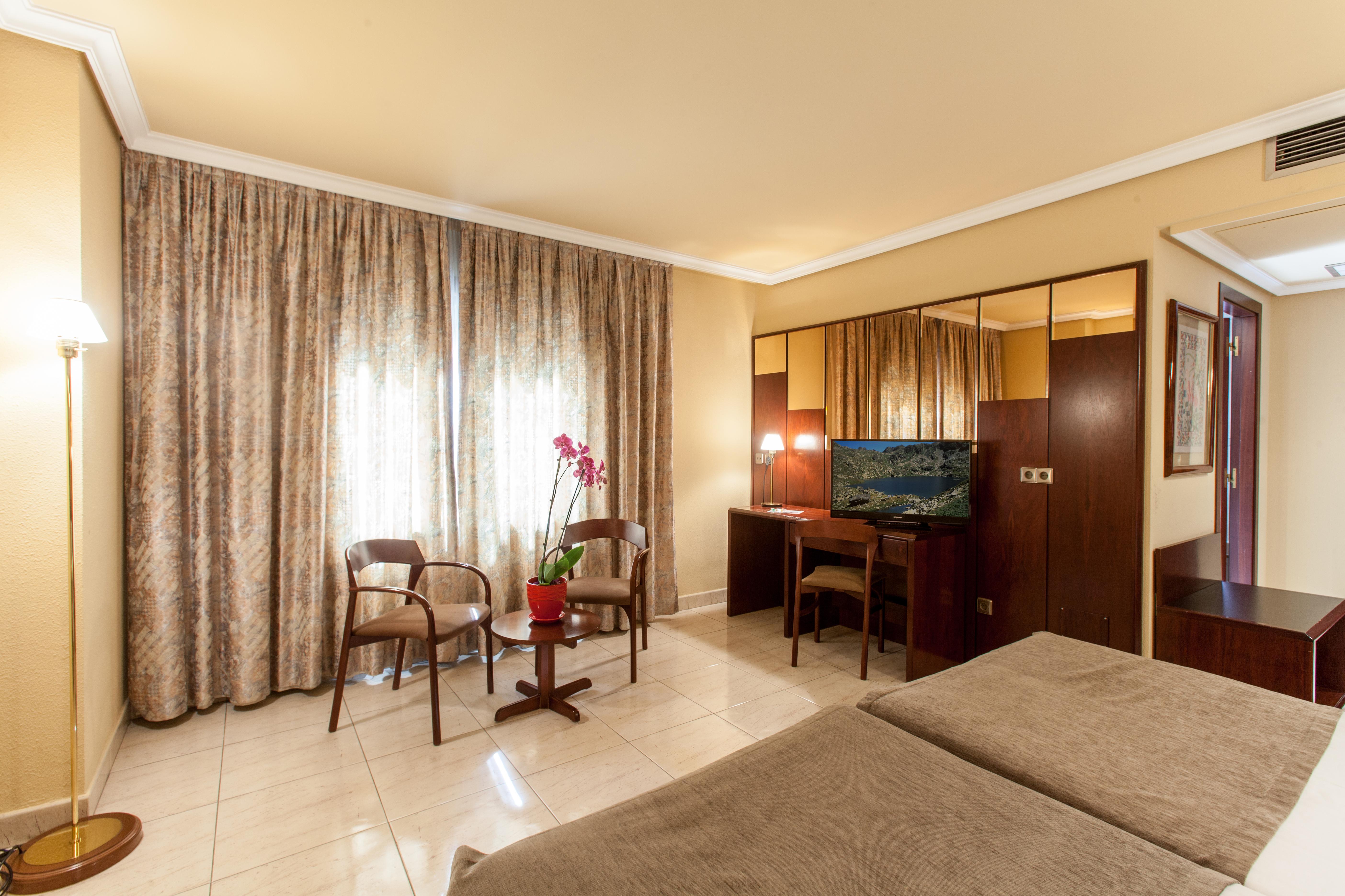 Yomo Imperial Hotel ซานต์จูเลีย เด โลเรีย ภายนอก รูปภาพ