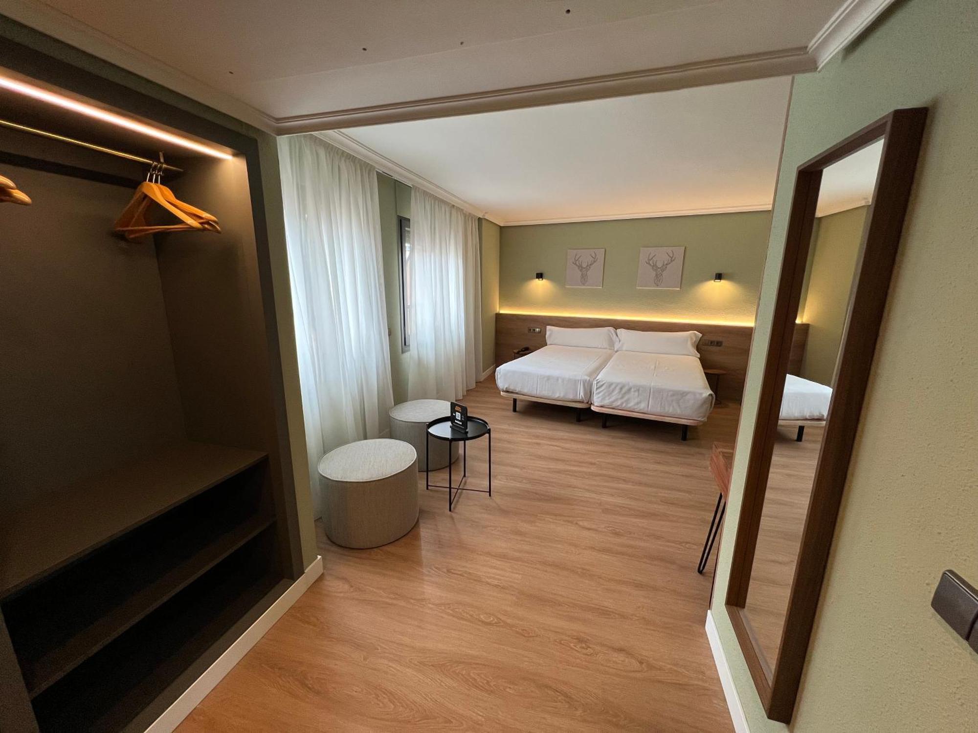 Yomo Imperial Hotel ซานต์จูเลีย เด โลเรีย ภายนอก รูปภาพ