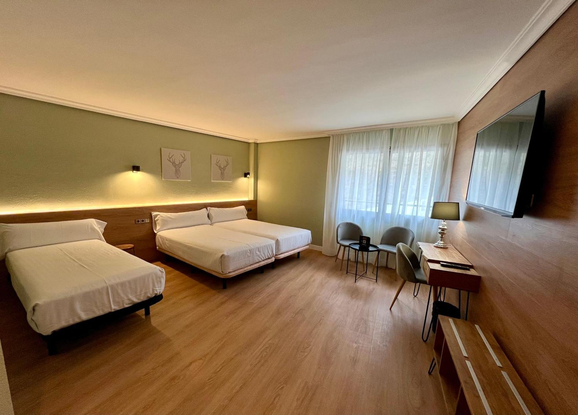 Yomo Imperial Hotel ซานต์จูเลีย เด โลเรีย ภายนอก รูปภาพ