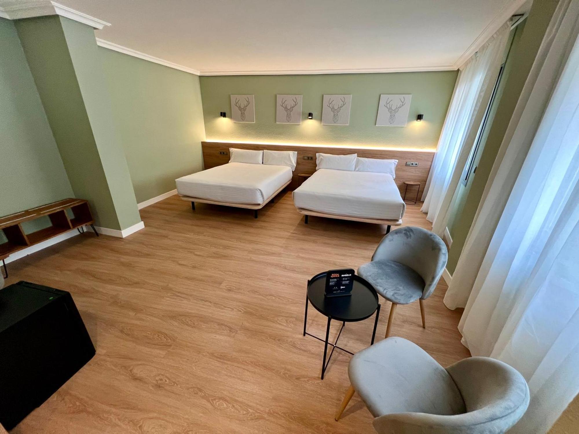 Yomo Imperial Hotel ซานต์จูเลีย เด โลเรีย ภายนอก รูปภาพ