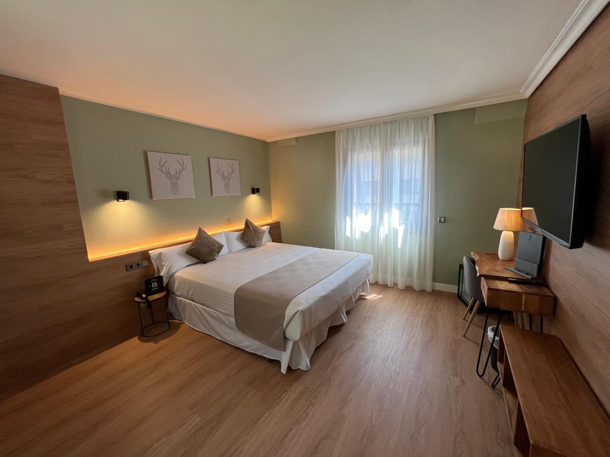 Yomo Imperial Hotel ซานต์จูเลีย เด โลเรีย ภายนอก รูปภาพ
