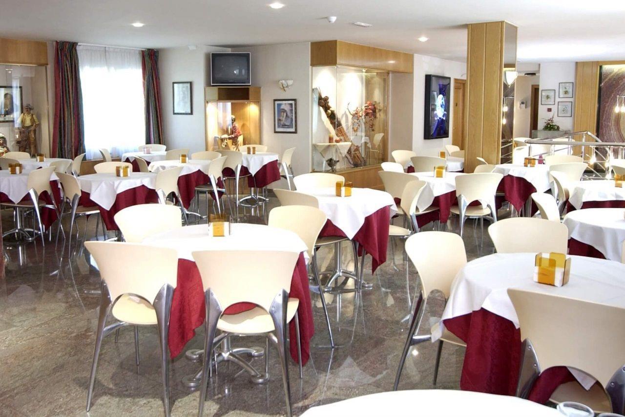 Yomo Imperial Hotel ซานต์จูเลีย เด โลเรีย ภายนอก รูปภาพ