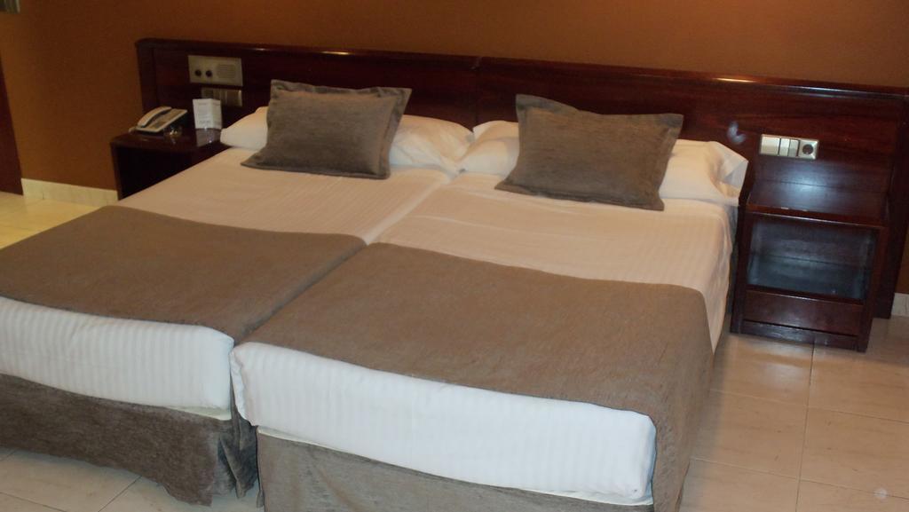 Yomo Imperial Hotel ซานต์จูเลีย เด โลเรีย ภายนอก รูปภาพ