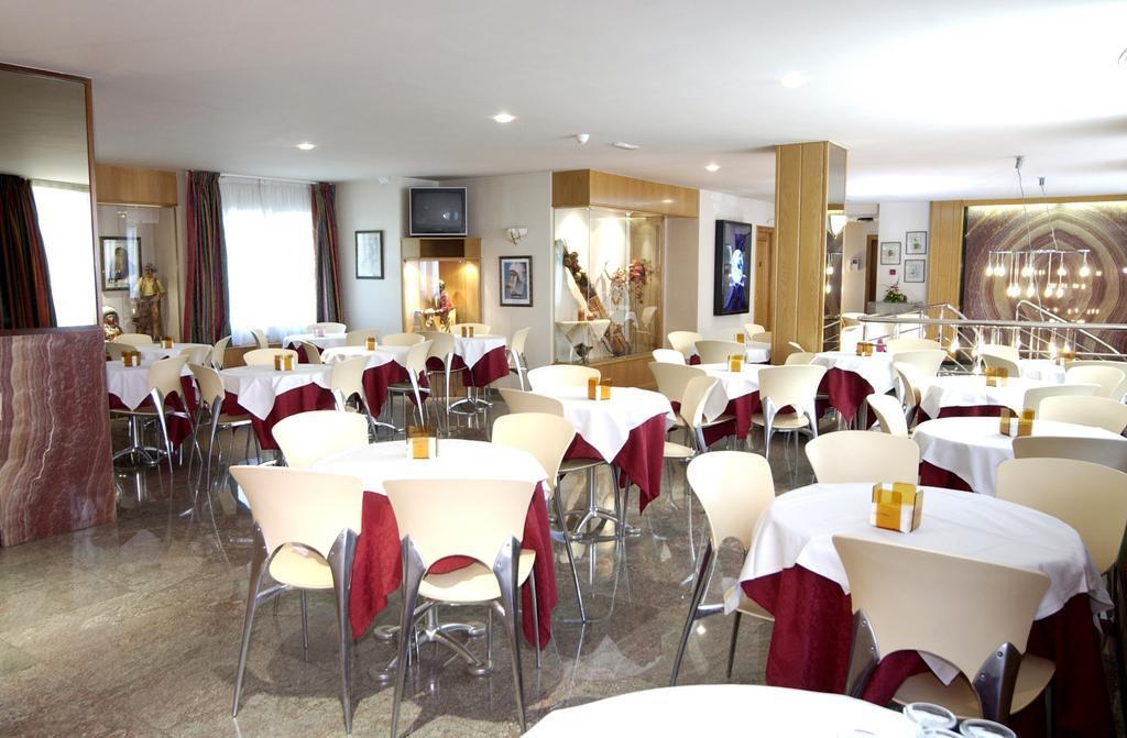Yomo Imperial Hotel ซานต์จูเลีย เด โลเรีย ภายนอก รูปภาพ