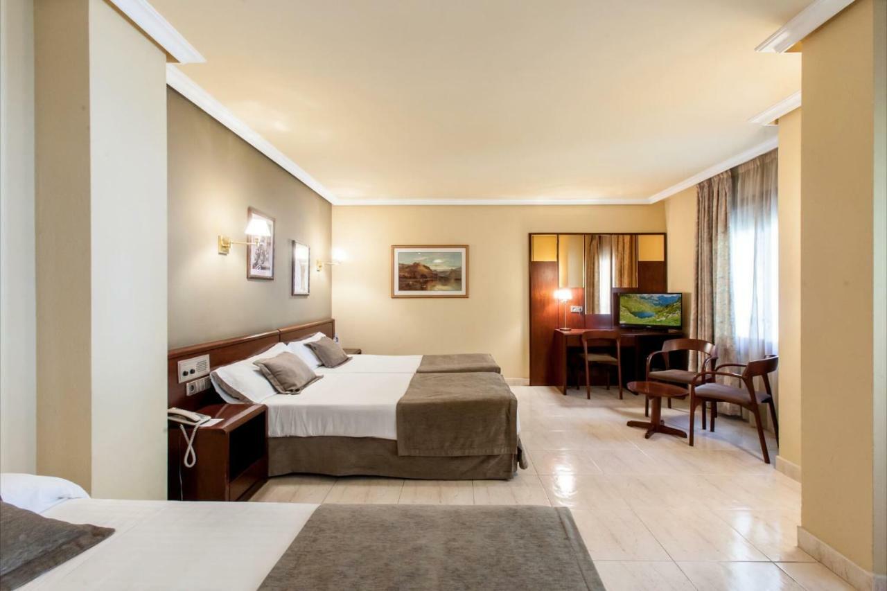 Yomo Imperial Hotel ซานต์จูเลีย เด โลเรีย ภายนอก รูปภาพ